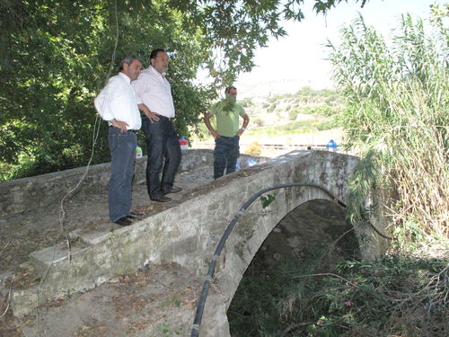 Ο Δήμαρχος στην περιοχή του φαραγγιού