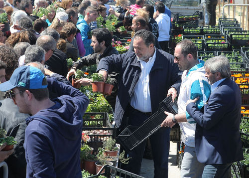 Ο Δήμαρχος κ. Γιάννης Κουράκης μαζί με αντιδημάρχους