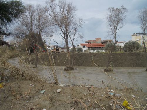 Σε Τρείς Βαγιές και Δρακουλιάρη