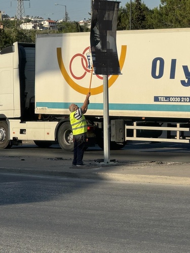 Επιχείρηση κατά της αφισορύπανσης από τον Δήμο Ηρακλείου

